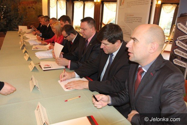 stawiaja-na-wspolna-promocje-powiatu-jeleniogorskiego-foto-55861