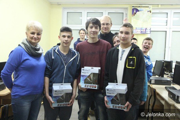 mistrzowie-gier-komputerowych-rozegrali-turniej-w-csa-foto-55893