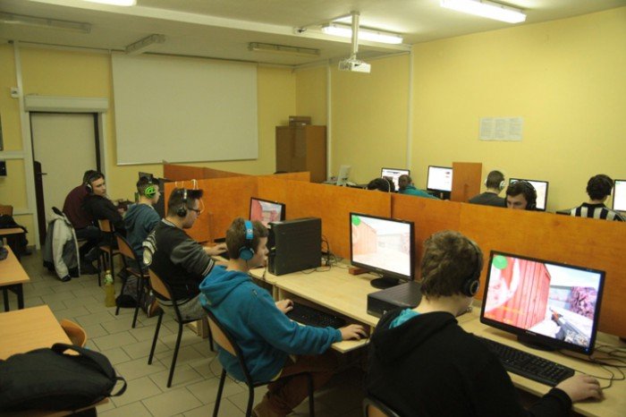 mistrzowie-gier-komputerowych-rozegrali-turniej-w-csa-foto-55893