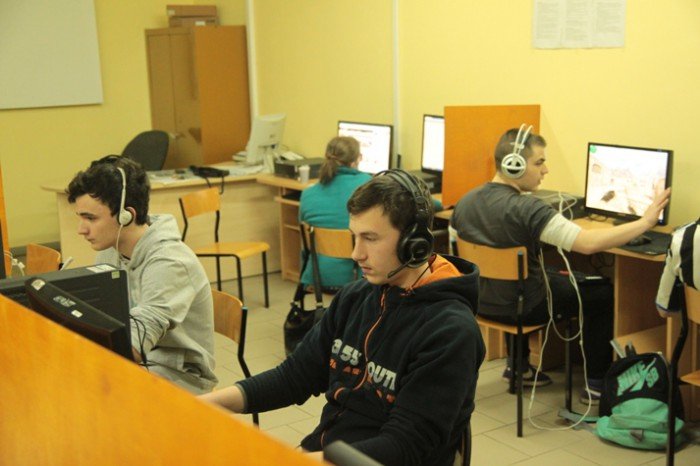 mistrzowie-gier-komputerowych-rozegrali-turniej-w-csa-foto-55893