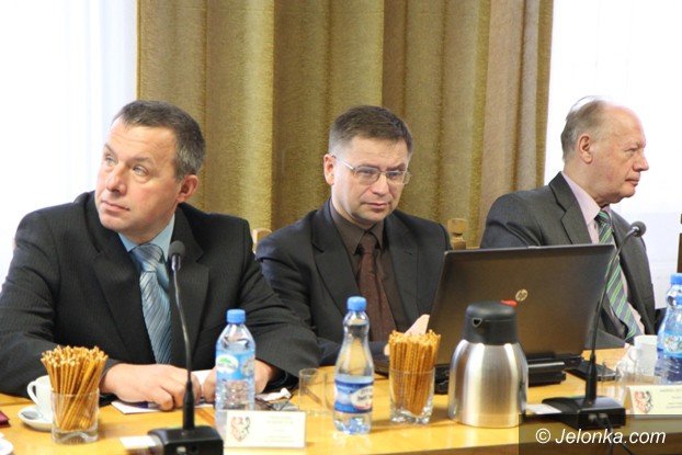 budzet-powiatu-na-rok-2015-takze-uchwalony-foto-video-56019