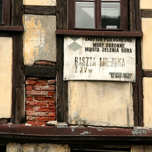 Obiekt z daleka źle nie wygląda. Gorzej – gdy mu się przyjrzeć z bliska.