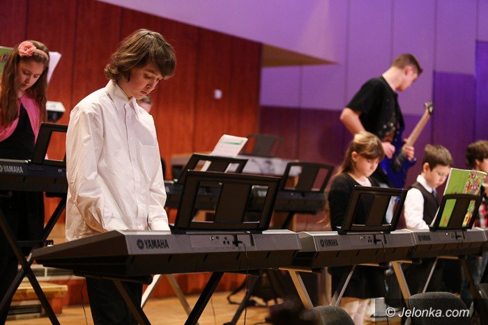 piekny-koncert-karnawaowy-uczniow-yamahy-foto-56230
