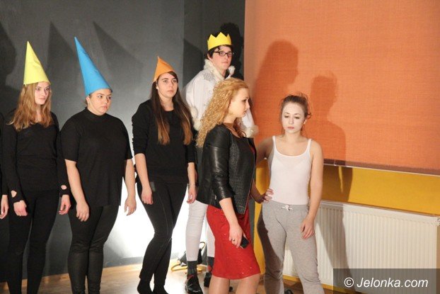 norwidowska-modziez-zagraa-spektakl-dla-przedszkolakow-foto-56258