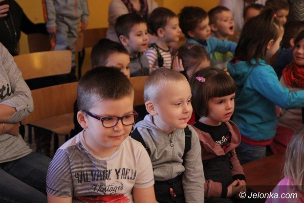 norwidowska-modziez-zagraa-spektakl-dla-przedszkolakow-foto-56258