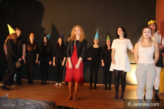norwidowska-modziez-zagraa-spektakl-dla-przedszkolakow-foto-56258