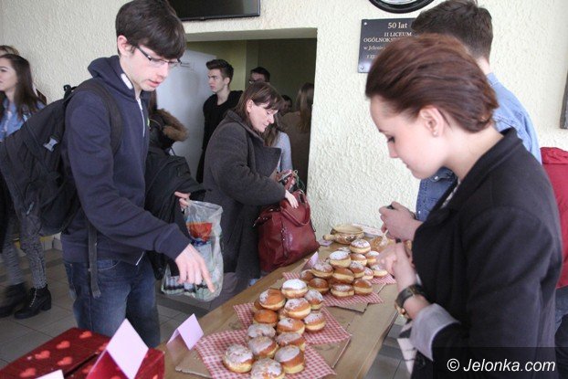 dzisiaj-ii-lo-pene-paczkow-w-roznych-smakach-foto-56261