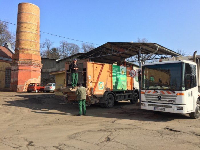zoty-pojemnik-rzadzi-foto-56362