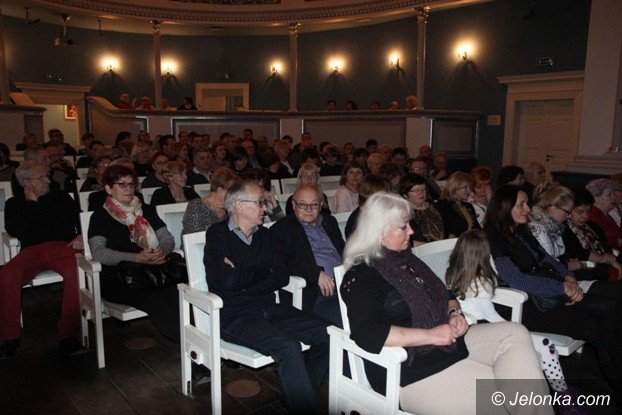 yaga-przeniosa-widzow-w-swiat-francuskiej-bohemy-foto-56425