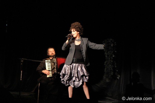 yaga-przeniosa-widzow-w-swiat-francuskiej-bohemy-foto-56425