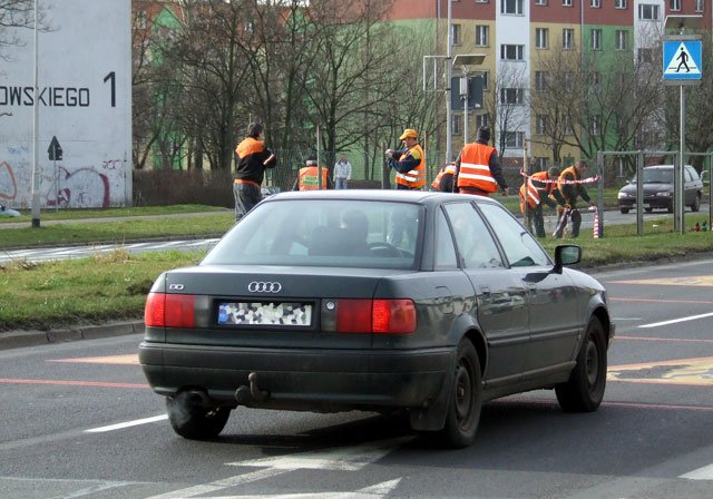 Prace przy zagrodzeniu feralnego przejścia wreszcie się zaczęły.