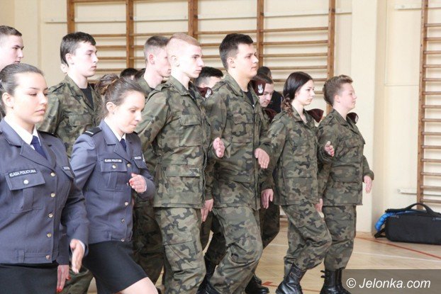 mundurowi-uczniowie-zaprzysiezeni-foto-video-56503