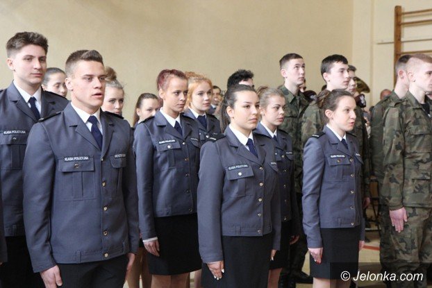 mundurowi-uczniowie-zaprzysiezeni-foto-video-56503