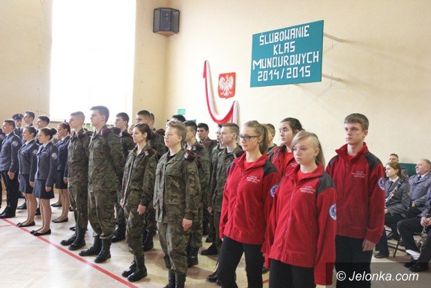 mundurowi-uczniowie-zaprzysiezeni-foto-video-56503