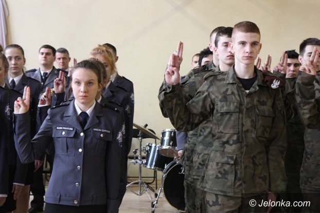 mundurowi-uczniowie-zaprzysiezeni-foto-video-56503