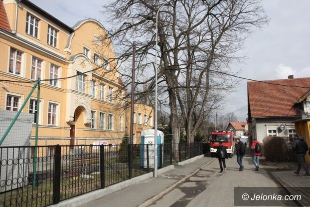 wyciek-gazu-w-szkole-ok-500-osob-ewakuowano-foto-56662