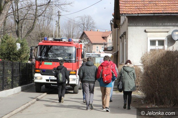 wyciek-gazu-w-szkole-ok-500-osob-ewakuowano-foto-56662