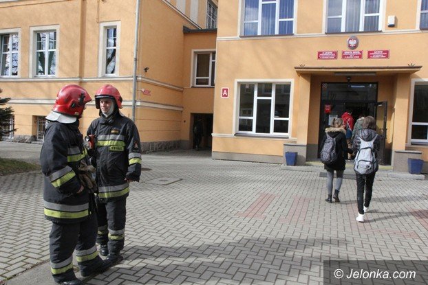 wyciek-gazu-w-szkole-ok-500-osob-ewakuowano-foto-56662