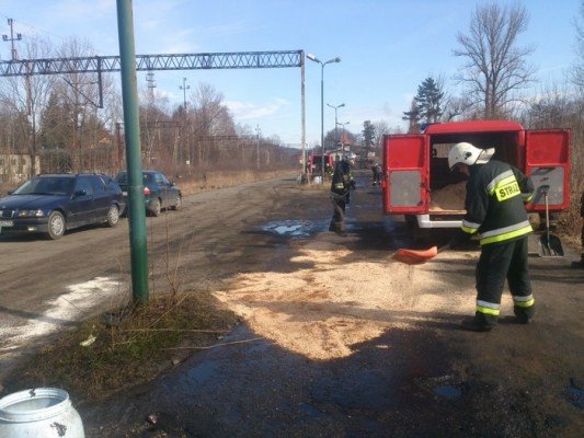 wielka-plama-ropy-przy-lubanskiej-foto-56703