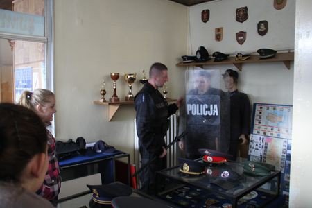 policjanci-goscili-uczniow-z-bolkowa-i-jeleniej-gory-foto-56806