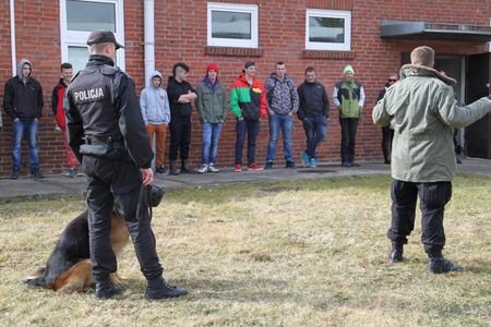 policjanci-goscili-uczniow-z-bolkowa-i-jeleniej-gory-foto-56806