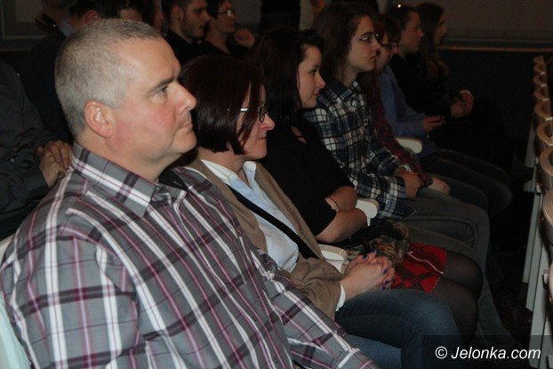 modziez-norwida-po-mistrzowsku-zagraa-w-starym-kinie-foto-56808