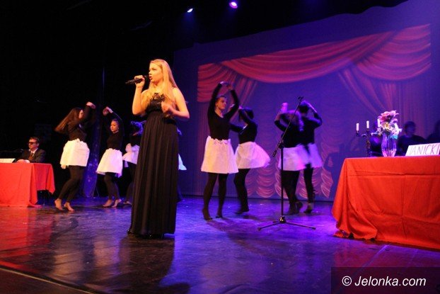 modziez-norwida-po-mistrzowsku-zagraa-w-starym-kinie-foto-56808