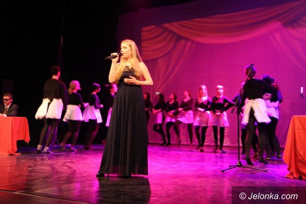 modziez-norwida-po-mistrzowsku-zagraa-w-starym-kinie-foto-56808