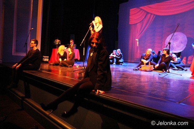 modziez-norwida-po-mistrzowsku-zagraa-w-starym-kinie-foto-56808