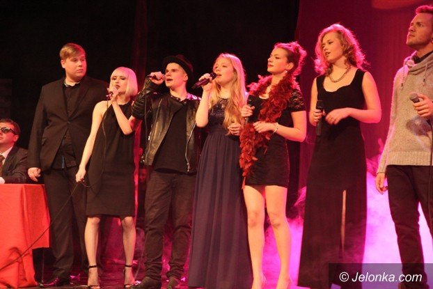 modziez-norwida-po-mistrzowsku-zagraa-w-starym-kinie-foto-56808