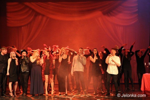 modziez-norwida-po-mistrzowsku-zagraa-w-starym-kinie-foto-56808