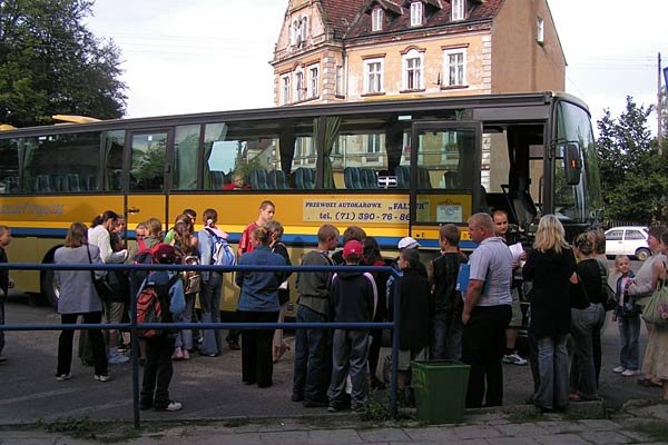Przed odjazdem stan techniczny autobusu został dokładnie sprawdzony przez jeleniogórską policję.