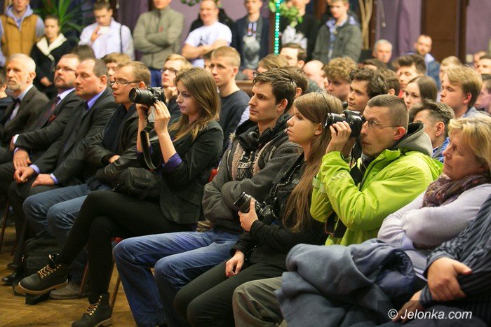 janusz-korwinmikke-przyciaga-tumy-foto-video-56965