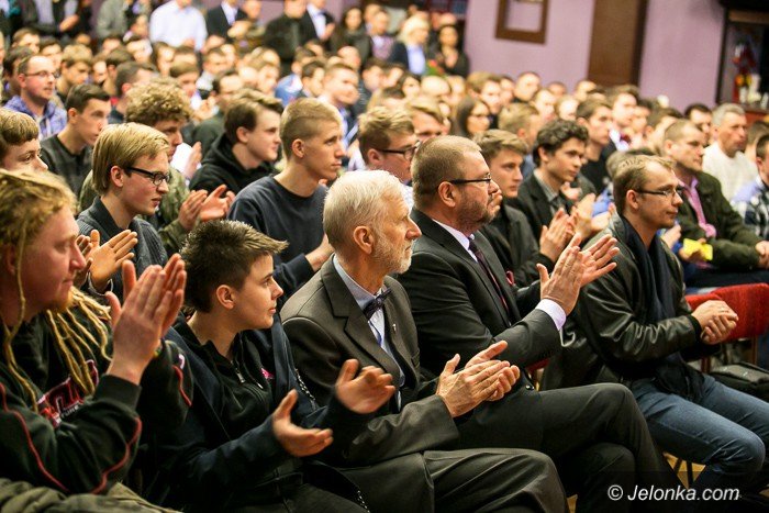 janusz-korwinmikke-przyciaga-tumy-foto-video-56965