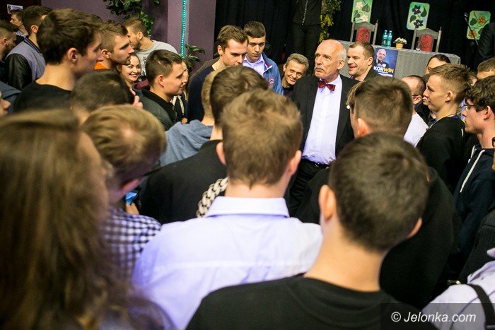 janusz-korwinmikke-przyciaga-tumy-foto-video-56965