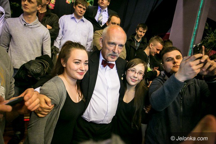 janusz-korwinmikke-przyciaga-tumy-foto-video-56965