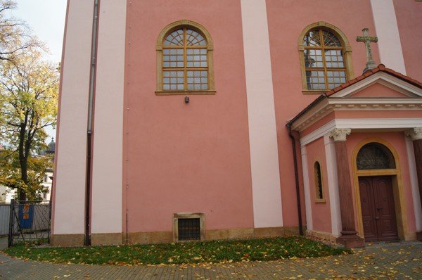 Wejście do krypty Schaffgotschów w Kościele św. Jana Chrzciciela w Cieplicach
