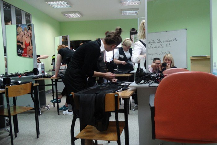kucharze-fryzjerzy-i-ekonomisci-rywalizowali-w-handlowce-foto-57051