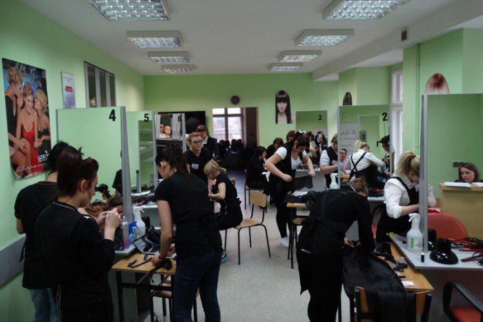 kucharze-fryzjerzy-i-ekonomisci-rywalizowali-w-handlowce-foto-57051