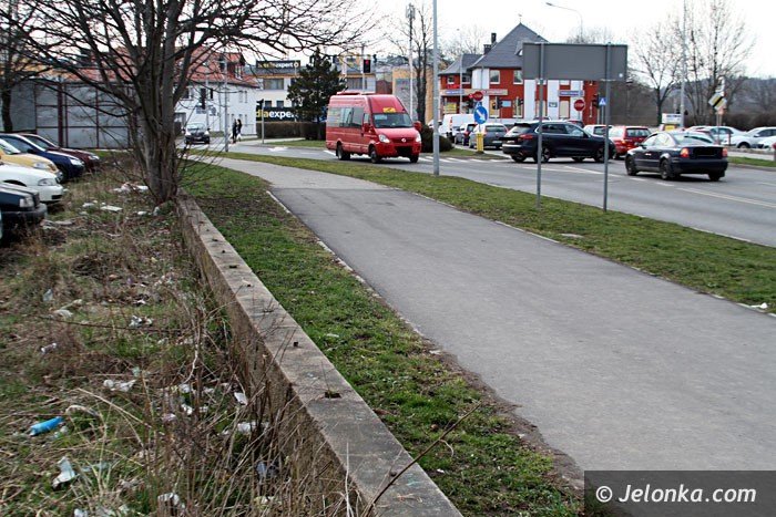 czytelnicy-skwer-jak-smietnisko-foto-57112