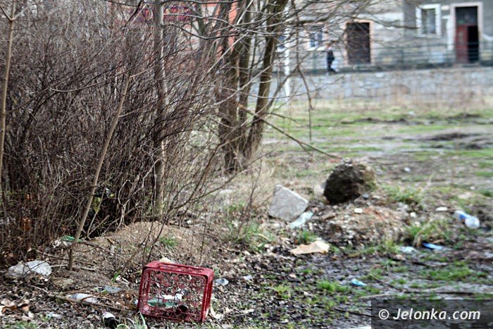 czytelnicy-skwer-jak-smietnisko-foto-57112