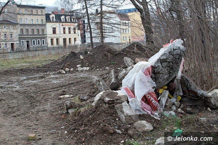 czytelnicy-skwer-jak-smietnisko-foto-57112
