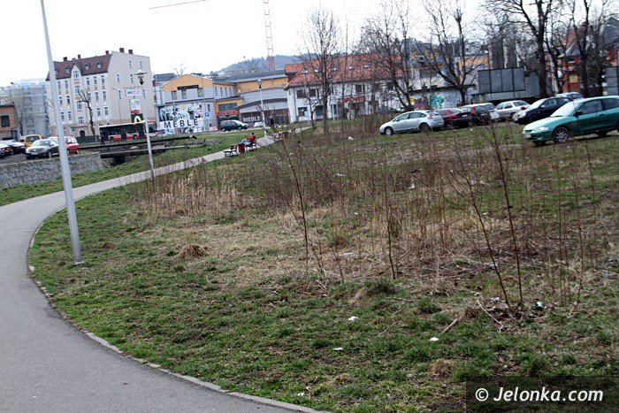 czytelnicy-skwer-jak-smietnisko-foto-57112