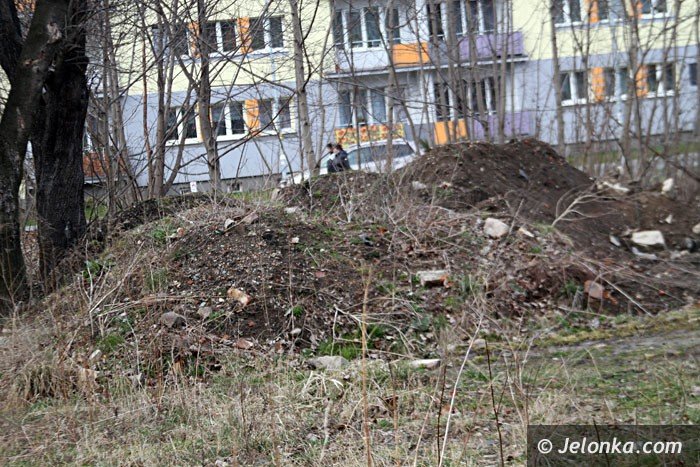 czytelnicy-skwer-jak-smietnisko-foto-57112