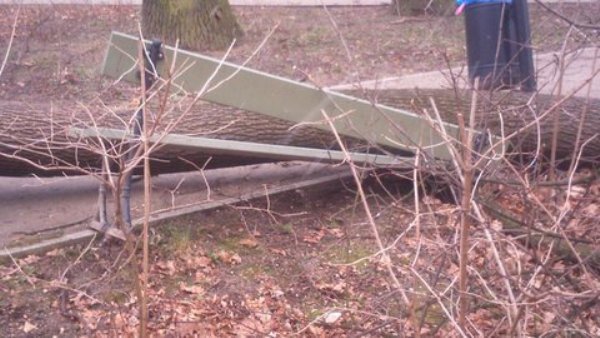 wiatr-powali-kolejne-drzewa-w-zdrojowym-park-jest-zamkniety-fotoaktualizacja-57146