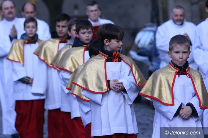 jeleniogorzanie-uczcili-pamiec-ofiar-smolenskich-foto-57297
