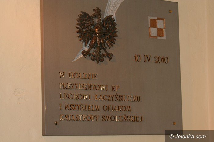 jeleniogorzanie-uczcili-pamiec-ofiar-smolenskich-foto-57297
