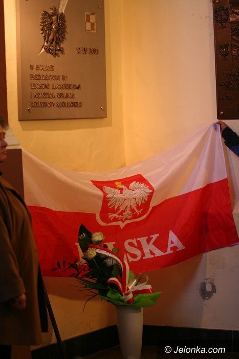 jeleniogorzanie-uczcili-pamiec-ofiar-smolenskich-foto-57297