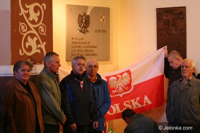 jeleniogorzanie-uczcili-pamiec-ofiar-smolenskich-foto-57297