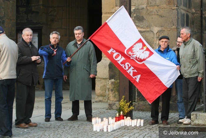 jeleniogorzanie-uczcili-pamiec-ofiar-smolenskich-foto-57297